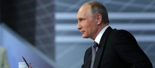 Președintele rus a răspuns la întrebările publicului în timpu emisiunii ”Linia directă anuală cu Vladimir Putin” - Foto Russia Today Președintele rus a răspuns la întrebările publicului în timpu emisiunii ”Linia directă anuală cu Vladimir Putin” - Foto Russia Today