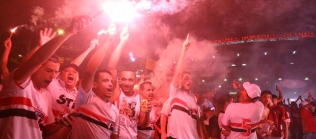 Torcida lotou Morumbi: 51 mil pessoas Torcida lotou Morumbi: 51 mil pessoas
