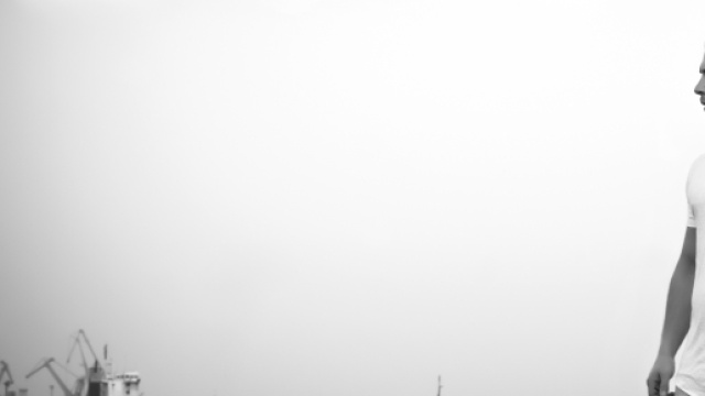 Micha est le cr&eacute;ateur de la marque de v&ecirc;tements Scandelo, disponible sur www.scandelo.com.