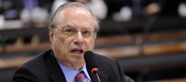 Nome de Paulo Maluf continua na lista da Interpol Nome de Paulo Maluf continua na lista da Interpol