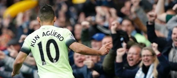 Agüero fez os três gols do City na vitória contra o Chelsea. Agüero fez os três gols do City na vitória contra o Chelsea.