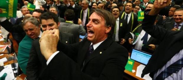 Bolsonaro chama Dilma Rousseff de terrorista Bolsonaro chama Dilma Rousseff de terrorista