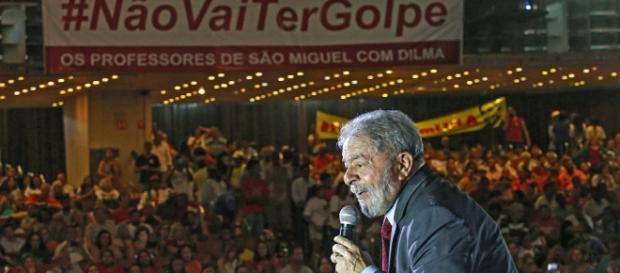 Lula fala em ato contra impeachment de Dilma em Brasília Lula fala em ato contra impeachment de Dilma em Brasília
