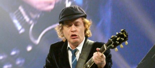 Angus Young compartió el escenario con Guns N' Roses Angus Young compartió el escenario con Guns N' Roses