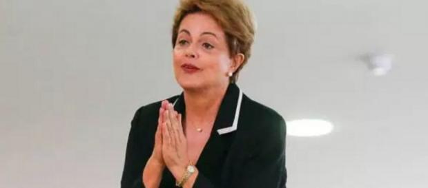 Dilma faz sinal de reza com as mãos - Imagem do Google Dilma faz sinal de reza com as mãos - Imagem do Google