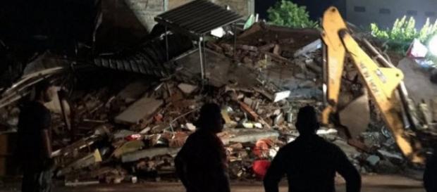 Macerie dopo il terremoto in Ecuador Macerie dopo il terremoto in Ecuador