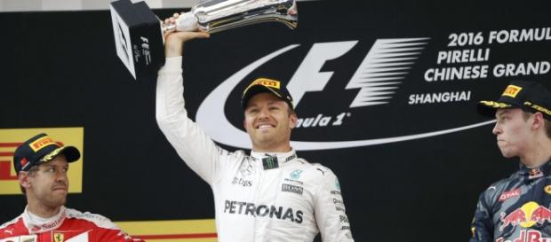Rosberg logra su tercera victoria consecutiva. Rosberg logra su tercera victoria consecutiva.