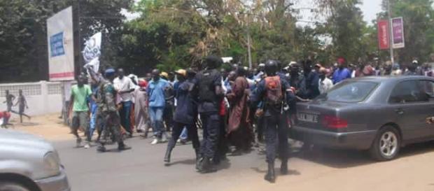 The riot police and military forcefully disperse protesters / Sainey Marenah, Diasporium News The riot police and military forcefully disperse protesters / Sainey Marenah, Diasporium News