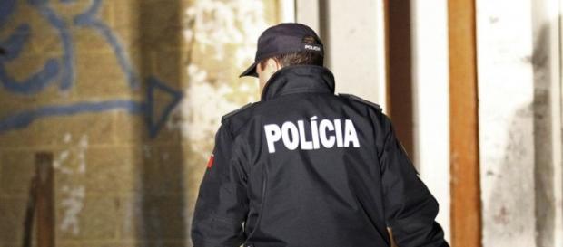 Agente da PSP sempre pronto a intervir Agente da PSP sempre pronto a intervir