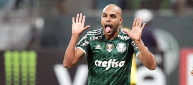Alecsandro, comemorando seu gol na vitória do Palmeiras. Alecsandro, comemorando seu gol na vitória do Palmeiras.