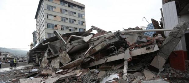 Imágenes del terrible terremoto que afecto a Ecuador. Imágenes del terrible terremoto que afecto a Ecuador.