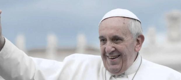 Papa Francesco è andato in Grecia per trovare i rifugiati Papa Francesco è andato in Grecia per trovare i rifugiati