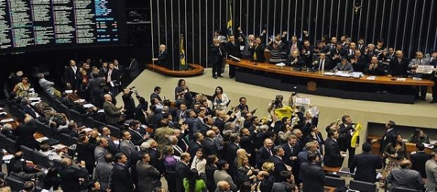 Passou pelo congresso o processo de "impeachment" Passou pelo congresso o processo de "impeachment"
