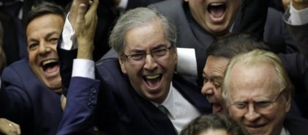 Votação é presidida por Eduardo Cunha, ícone da oposição do Governo Votação é presidida por Eduardo Cunha, ícone da oposição do Governo