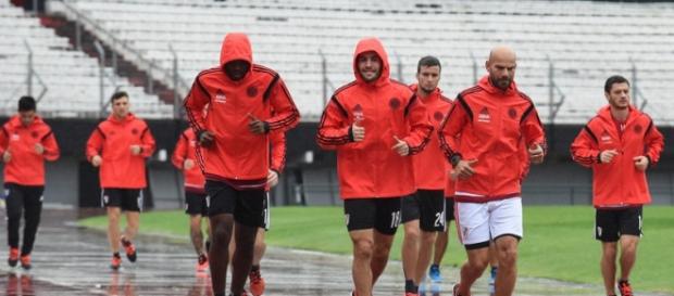 Bajo la lluvia de Buenos Aires, River busca la puesta a punto Bajo la lluvia de Buenos Aires, River busca la puesta a punto