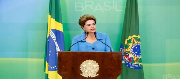 Dilma Rousseff faz pronunciamento para imprensa Dilma Rousseff faz pronunciamento para imprensa