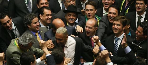 Tiririca também votou a favor do impeachment Tiririca também votou a favor do impeachment