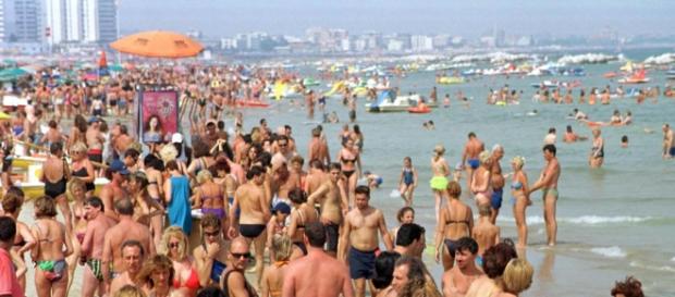 Una spiaggia italiana affollata Una spiaggia italiana affollata