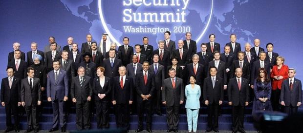 Fotografia de grup de la primul Summit de Securitate Nucleară din 2010 Fotografia de grup de la primul Summit de Securitate Nucleară din 2010