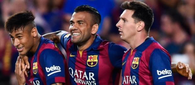 Neymar, Alves y Messi después de marcar un gol Neymar, Alves y Messi después de marcar un gol