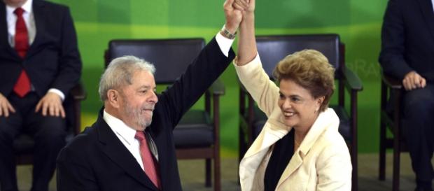 Dilma Rousseff e Lula durante posse que foi suspensa por decisão liminar no STF Dilma Rousseff e Lula durante posse que foi suspensa por decisão liminar no STF