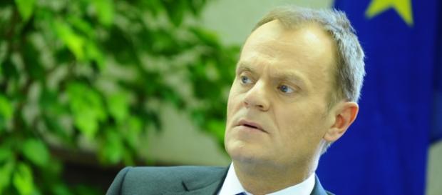 Donald Tusk wypatruje Kaczyńskiego Donald Tusk wypatruje Kaczyńskiego