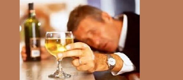 El alcohol excesivo produce hepatitis El alcohol excesivo produce hepatitis
