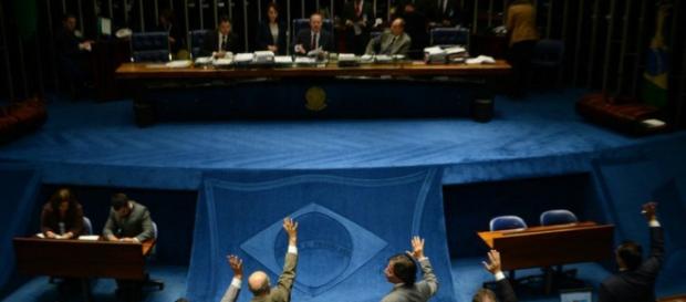 Senado volta a discutir terceirizações Senado volta a discutir terceirizações