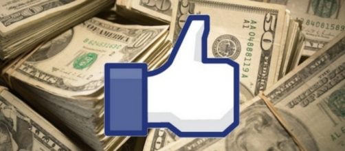 Il classico Ok di Facebook con dollari sul fondo