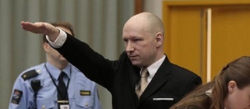 Il saluto nazista in tribunale