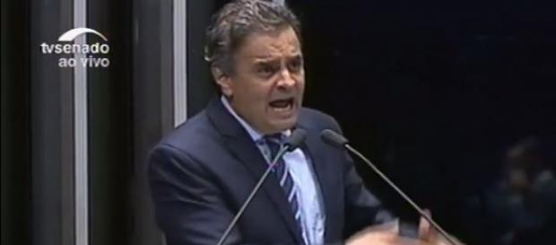Aécio Neves foi muito aplaudido após discurso na sessão do impeachment Aécio Neves foi muito aplaudido após discurso na sessão do impeachment