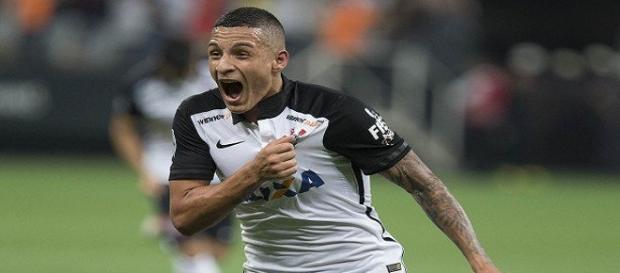 Guilherme Arana comemorando seu golaço na vitória do Corinthians. Guilherme Arana comemorando seu golaço na vitória do Corinthians.