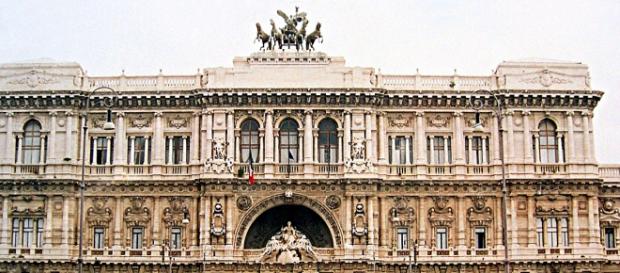 Il genitore può vietare all'altro di vedere il figlio. Il genitore può vietare all'altro di vedere il figlio.