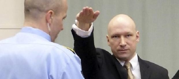 Il saluto nazista in tribunale Il saluto nazista in tribunale
