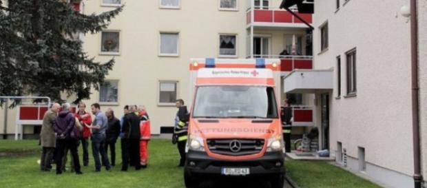 las 2 mujeres fueron trasladadas en ambulancias diferentes.Una de ellas fue esta las 2 mujeres fueron trasladadas en ambulancias diferentes.Una de ellas fue esta