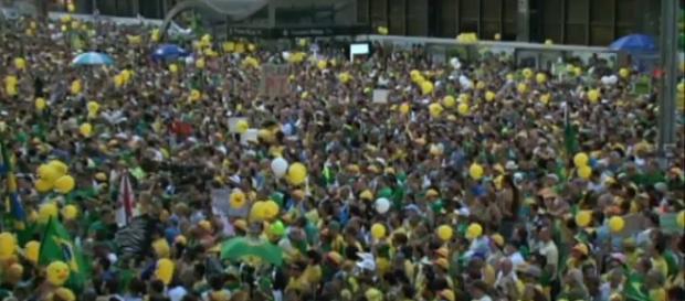 Manifestante pelo impeachment de Dilma Manifestante pelo impeachment de Dilma