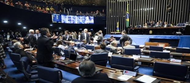 Parlamentares no plenário do Senado Parlamentares no plenário do Senado