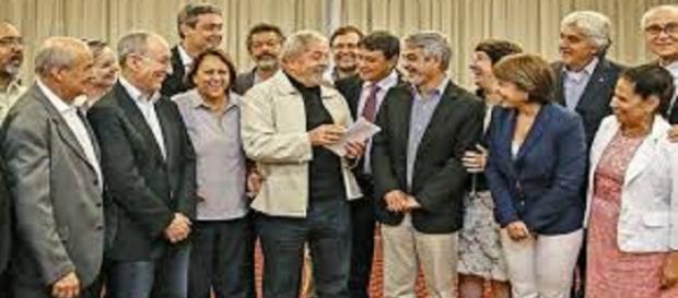 Senadores assinam investigação sobre o juiz Sergio Moro Senadores assinam investigação sobre o juiz Sergio Moro