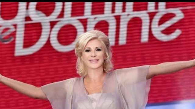 Gossip U&D: Tina Cipollari lascia il programma? Le dichiarazioni di Costanzo