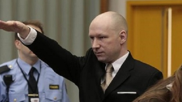 Il saluto nazista in tribunale