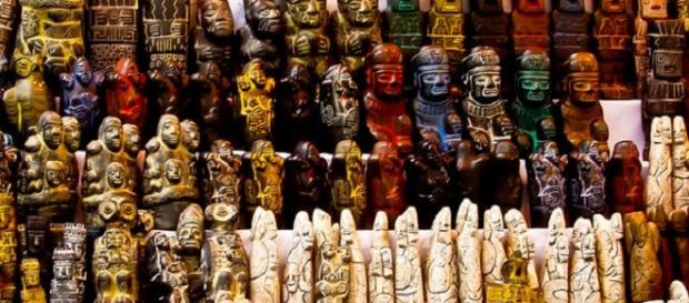 Fotografía de un puesto del Mercadillo de las brujas en Bolivia Fotografía de un puesto del Mercadillo de las brujas en Bolivia