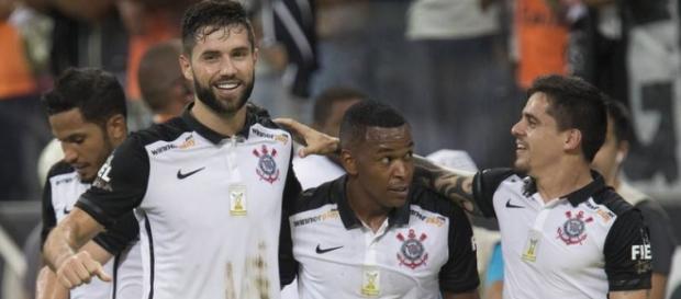 No Dia de São Jorge, Fiel Torcida quer comemorar com muitos gols No Dia de São Jorge, Fiel Torcida quer comemorar com muitos gols