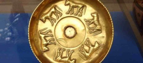 Gold libation bowl : la coppa di Minosse