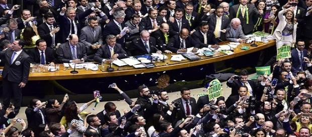 Deputados votam o impedimento de Dilma Rousseff Deputados votam o impedimento de Dilma Rousseff