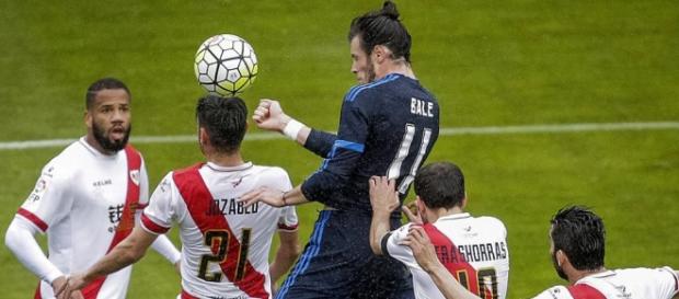 Gareth Bale muestra su poder aéreo ante la defensa rayista Gareth Bale muestra su poder aéreo ante la defensa rayista