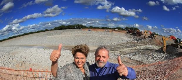 Lula e Dilma estão perto do fim e estão perdendo apoio Lula e Dilma estão perto do fim e estão perdendo apoio