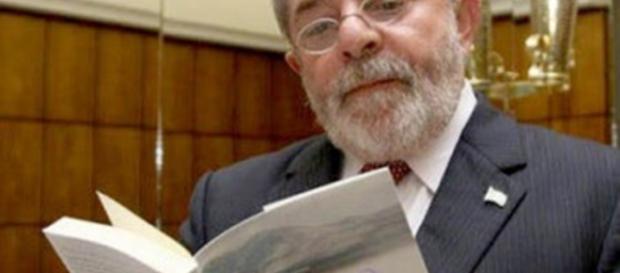 Quem sabe um dia ele não vire colunista da VEJA mesmo? Quem sabe um dia ele não vire colunista da VEJA mesmo?
