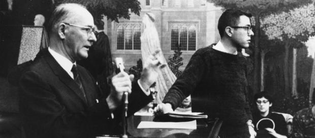 Sanders, em jovem, na Universidade de Chicago. Sanders, em jovem, na Universidade de Chicago.