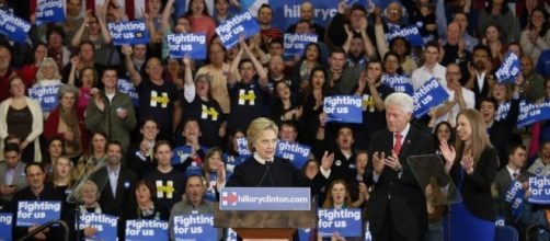 Hillary Clinton con il marito ed ex presidente Bill e la figlia Chelsea