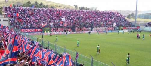 La Curva Sud "Giorgio Manzulli" di Crotone.